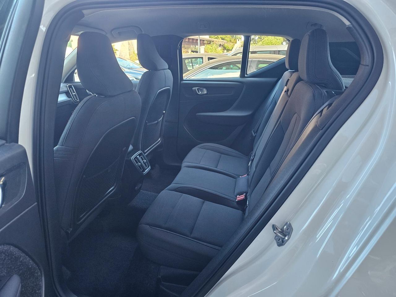 Volvo XC40 D3 AWD Geartronic Momentum Pro