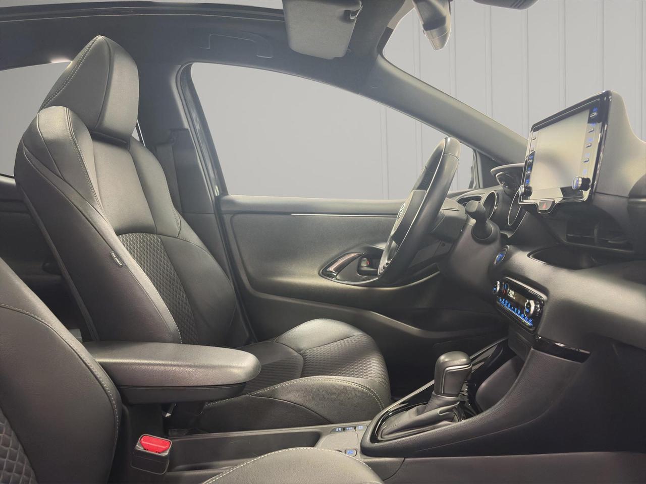Toyota Yaris 1.5h Lounge