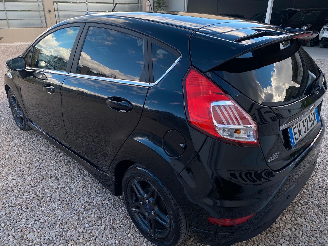 Ford Fiesta 1.5 TDCi 75CV 5 porte Titanium