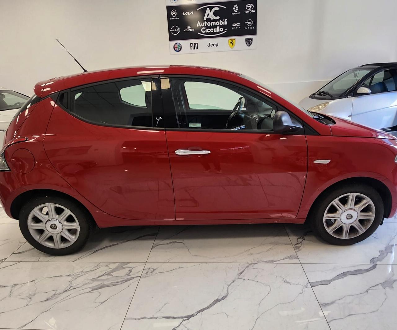 Lancia Ypsilon 1.2 69 CV 5 porte Platinum