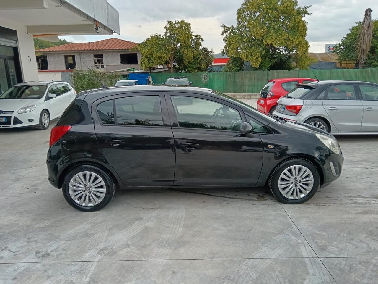 Corsa 5 porte GPL "UNIPROPRIETARIO"