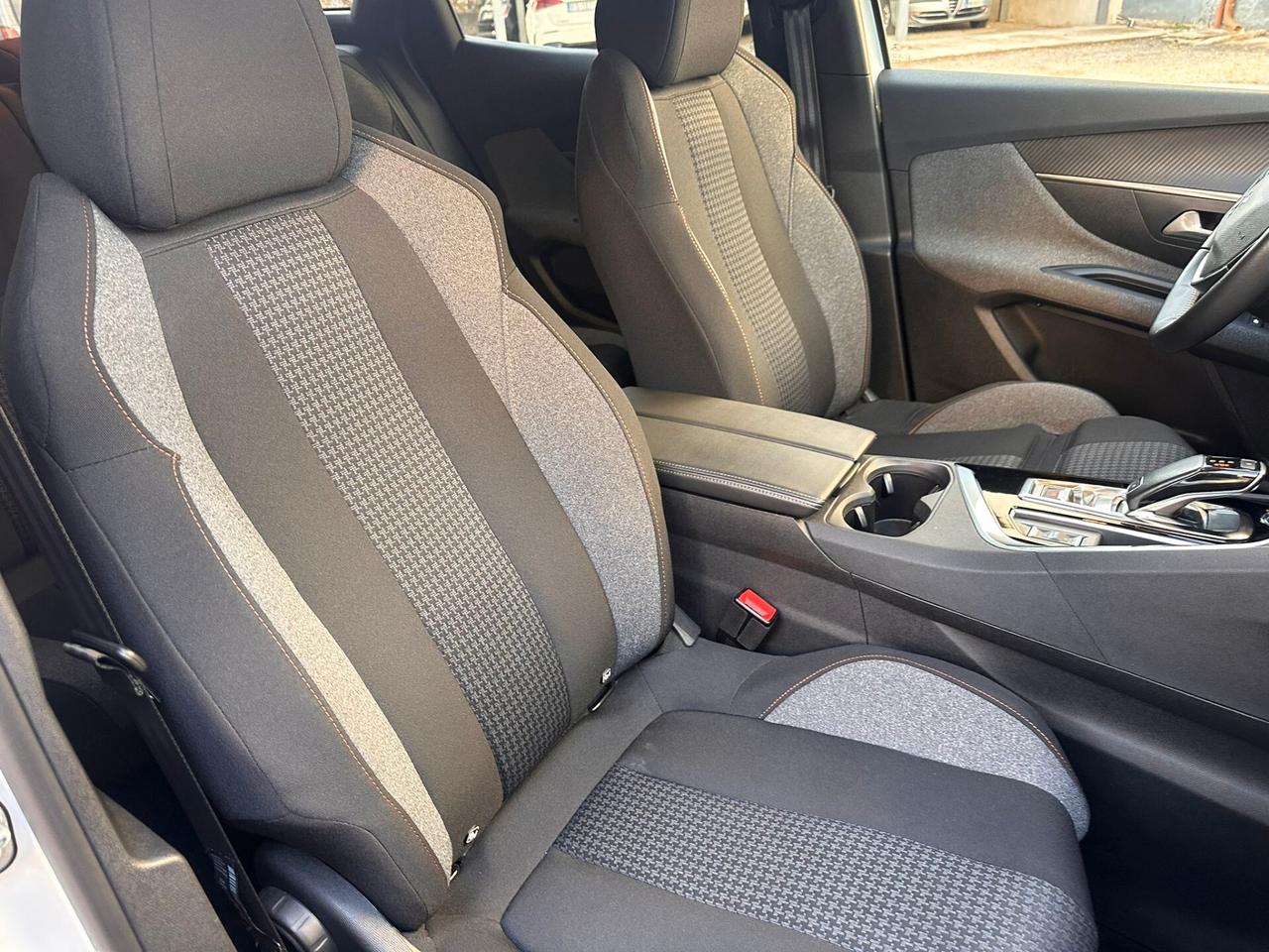 Peugeot 3008 BlueHDi 130 S&S EAT8 Active Business