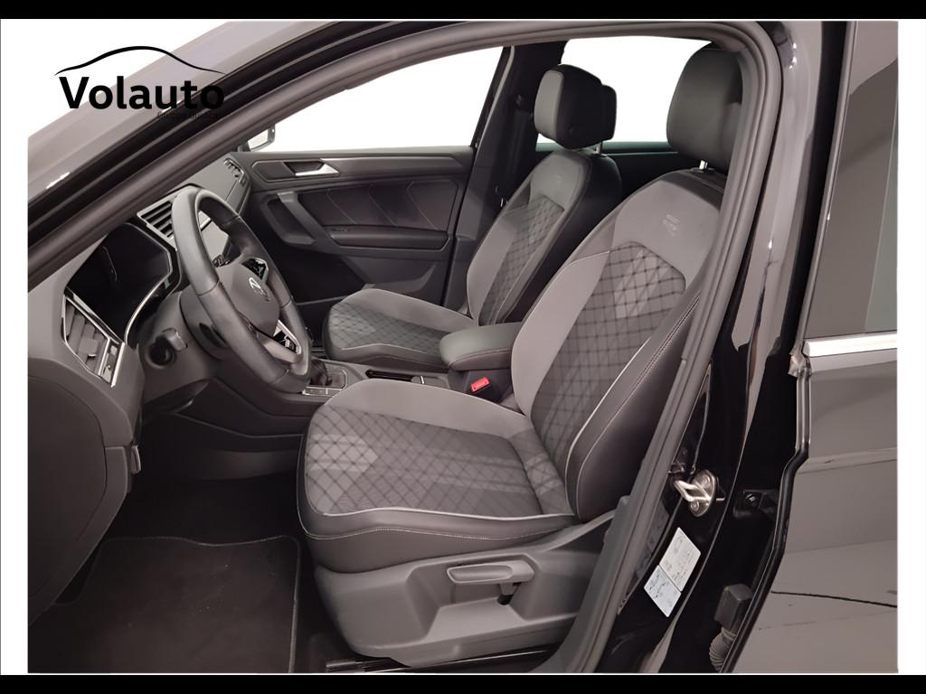 VOLKSWAGEN Tiguan II 2021 - Tiguan 1.5 tsi R-Line 150cv dsg