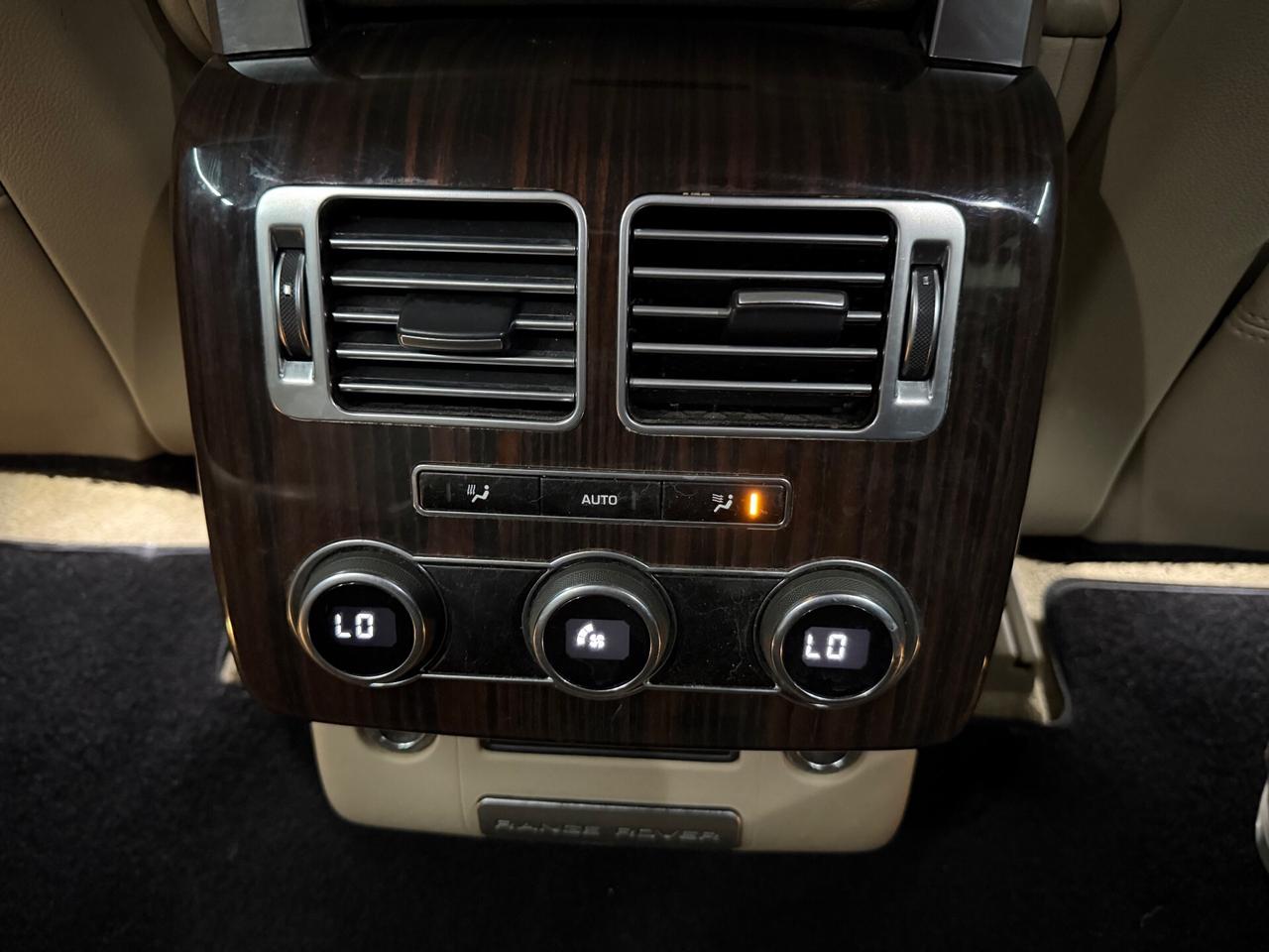 Land Rover Range Rover Vogue 3.0TDV6 black edition