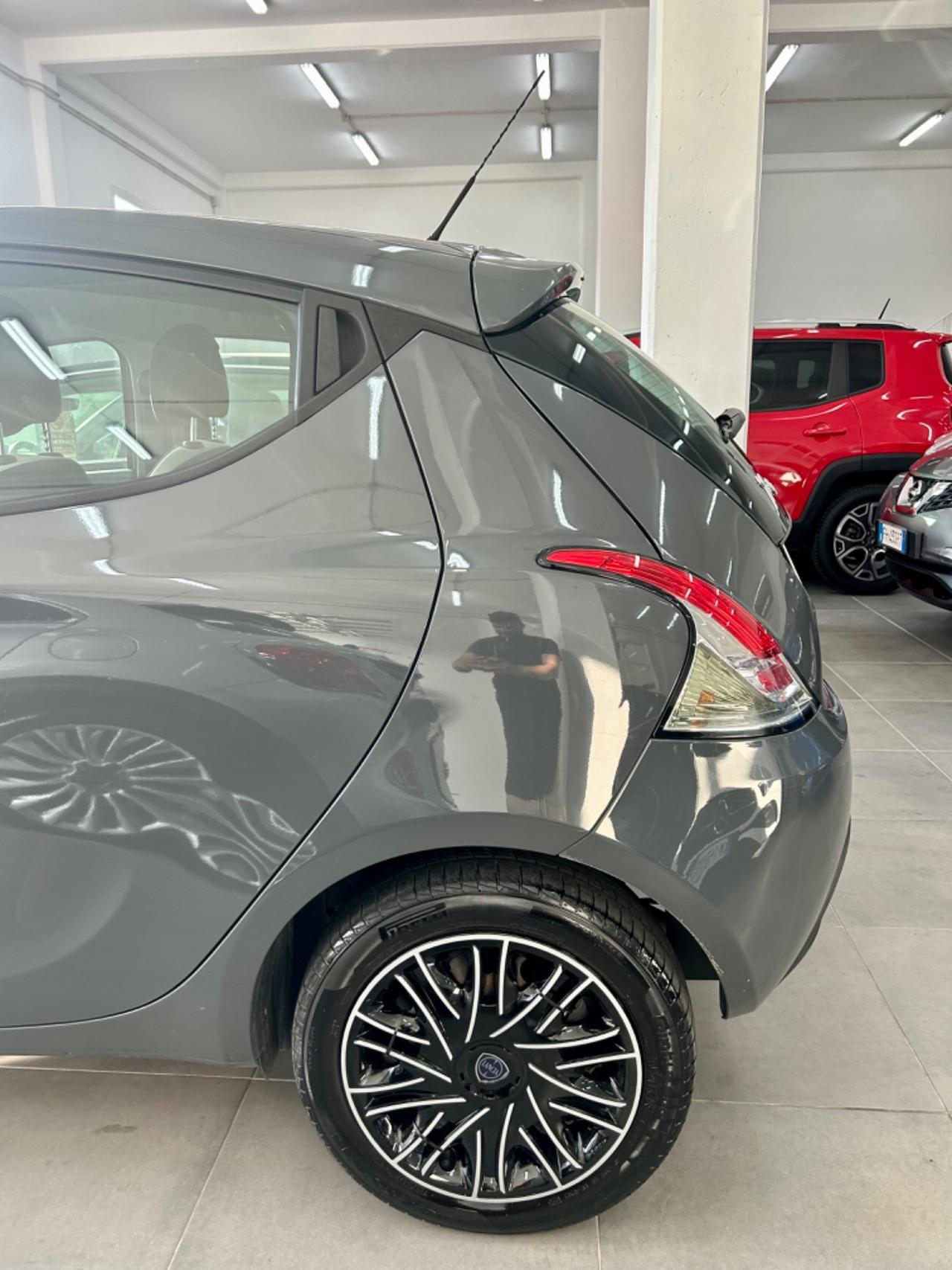 Lancia Ypsilon 1.2 69 CV 5 porte Gold FINANZIABILE