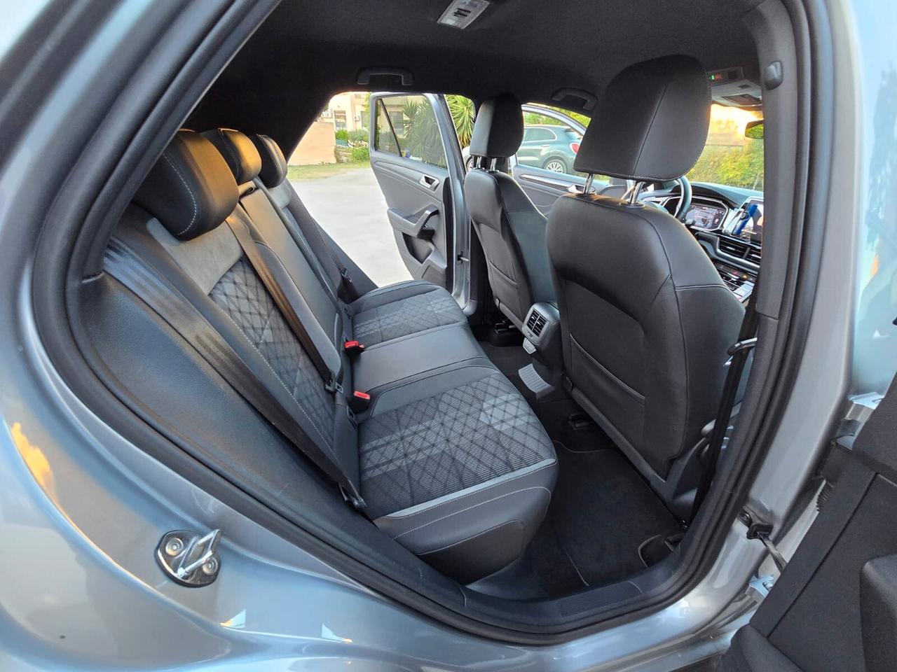 Volkswagen T-Roc 1.0 TSI R-Line 110 cv - 2022