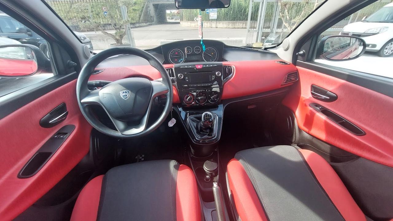 Lancia Ypsilon 1.3 MJT 16V 95 CV 5 porte 2012