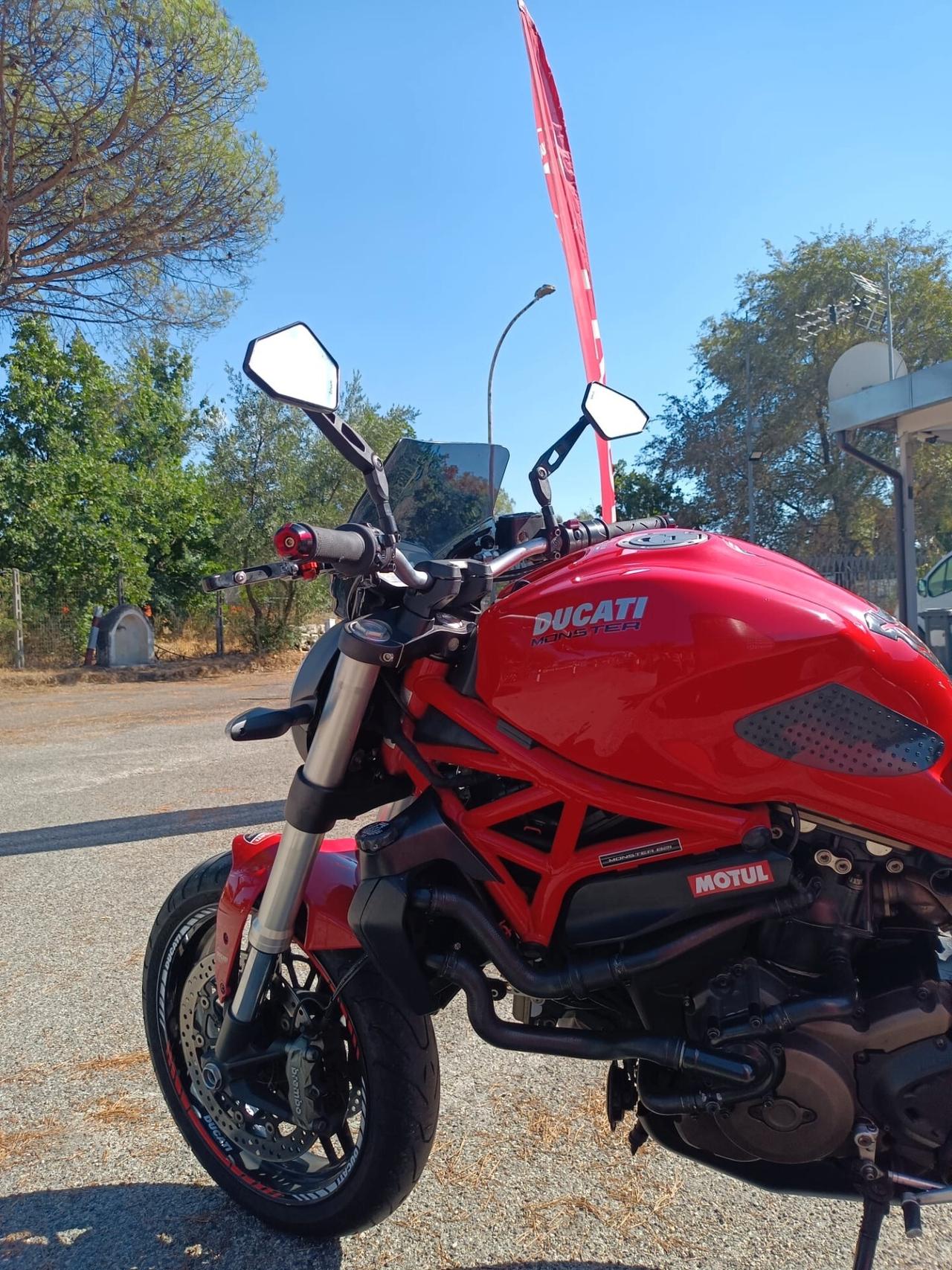 Ducati Monster 821 RED