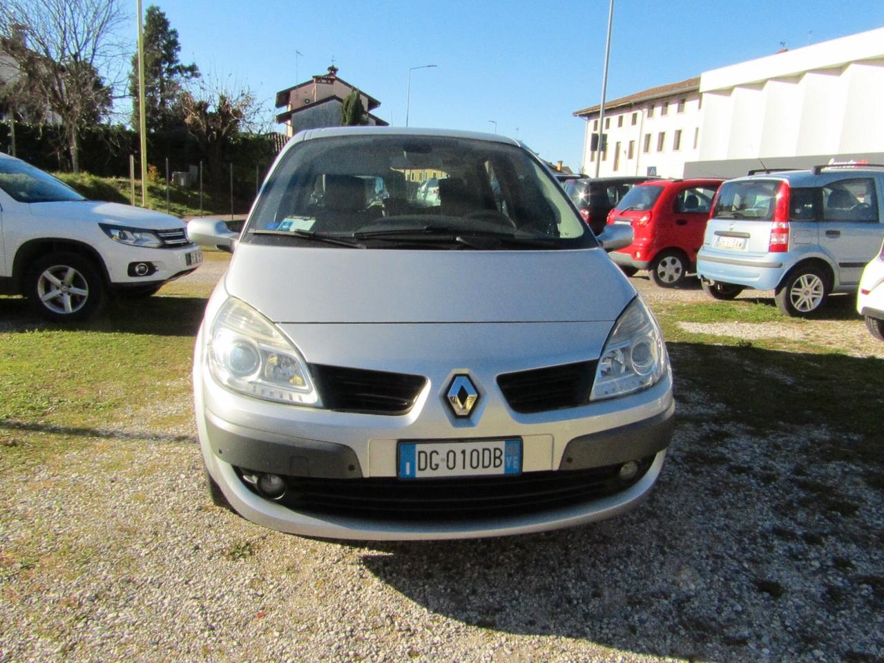 Renault Scénic BZ tagliandata e gommata