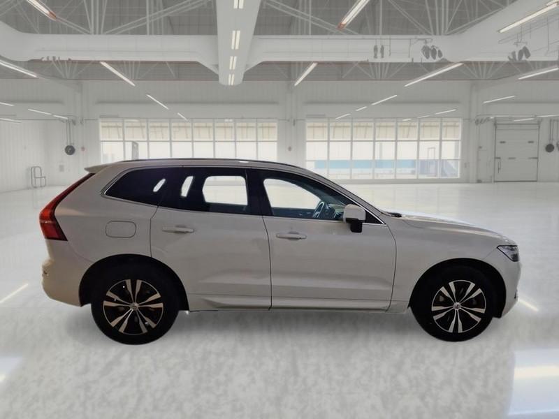 VOLVO XC60 B4 D AWD automatico Momentum Pro MY22