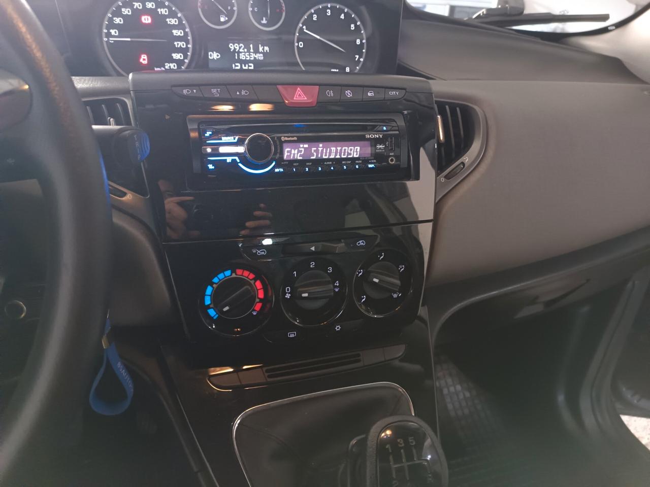 Lancia Ypsilon 1.2 69 CV Unyca