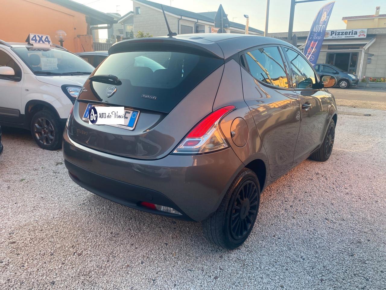 LANCIA Ypsilon 1.0 hybrid 70Cv s&s 5posti Silver