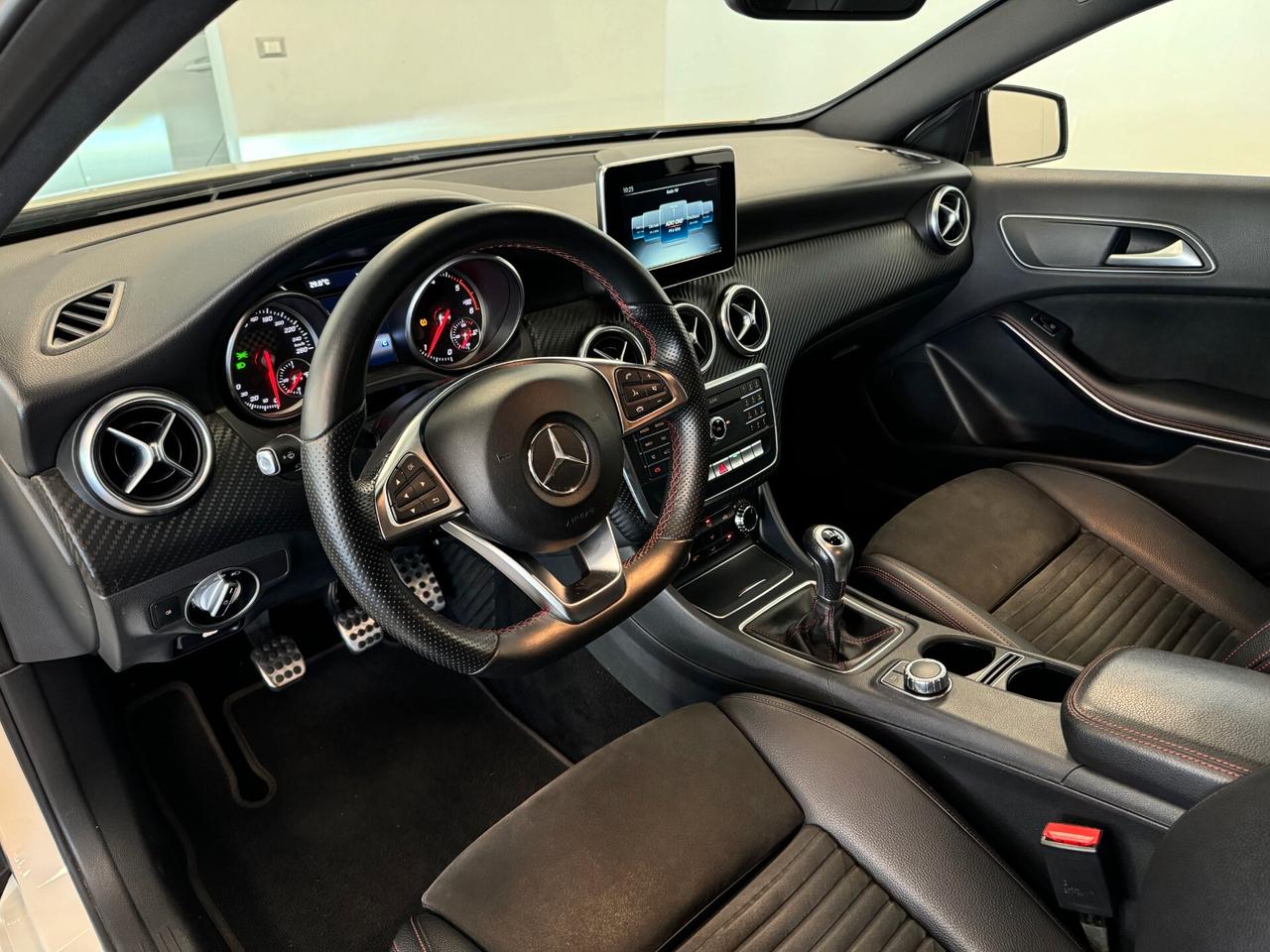 Mercedes-benz A 180 d Premium AMG PACK NIGHT PERFETTA
