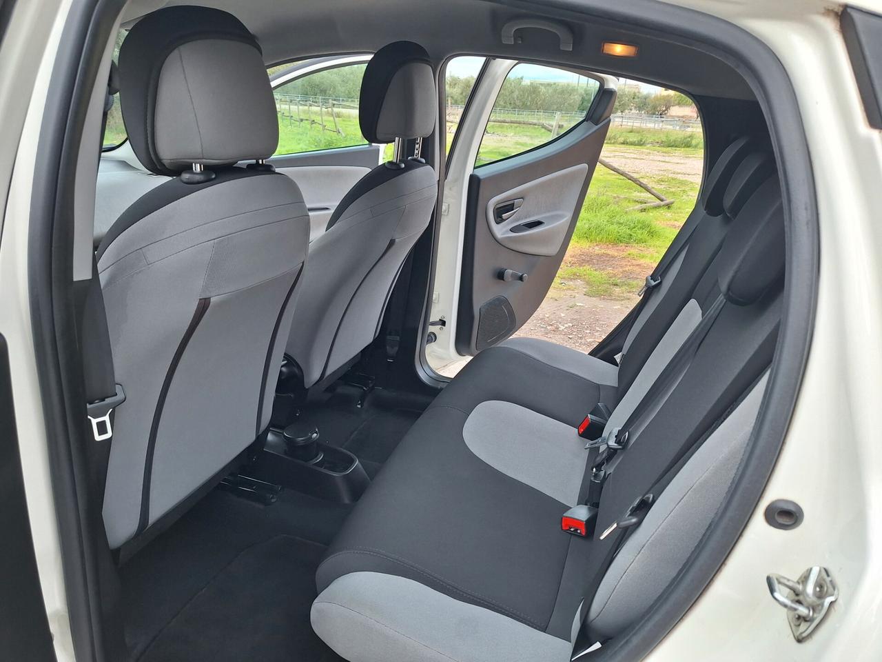 Lancia Ypsilon 1.2 69 CV 5 porte Silver PERFETTA