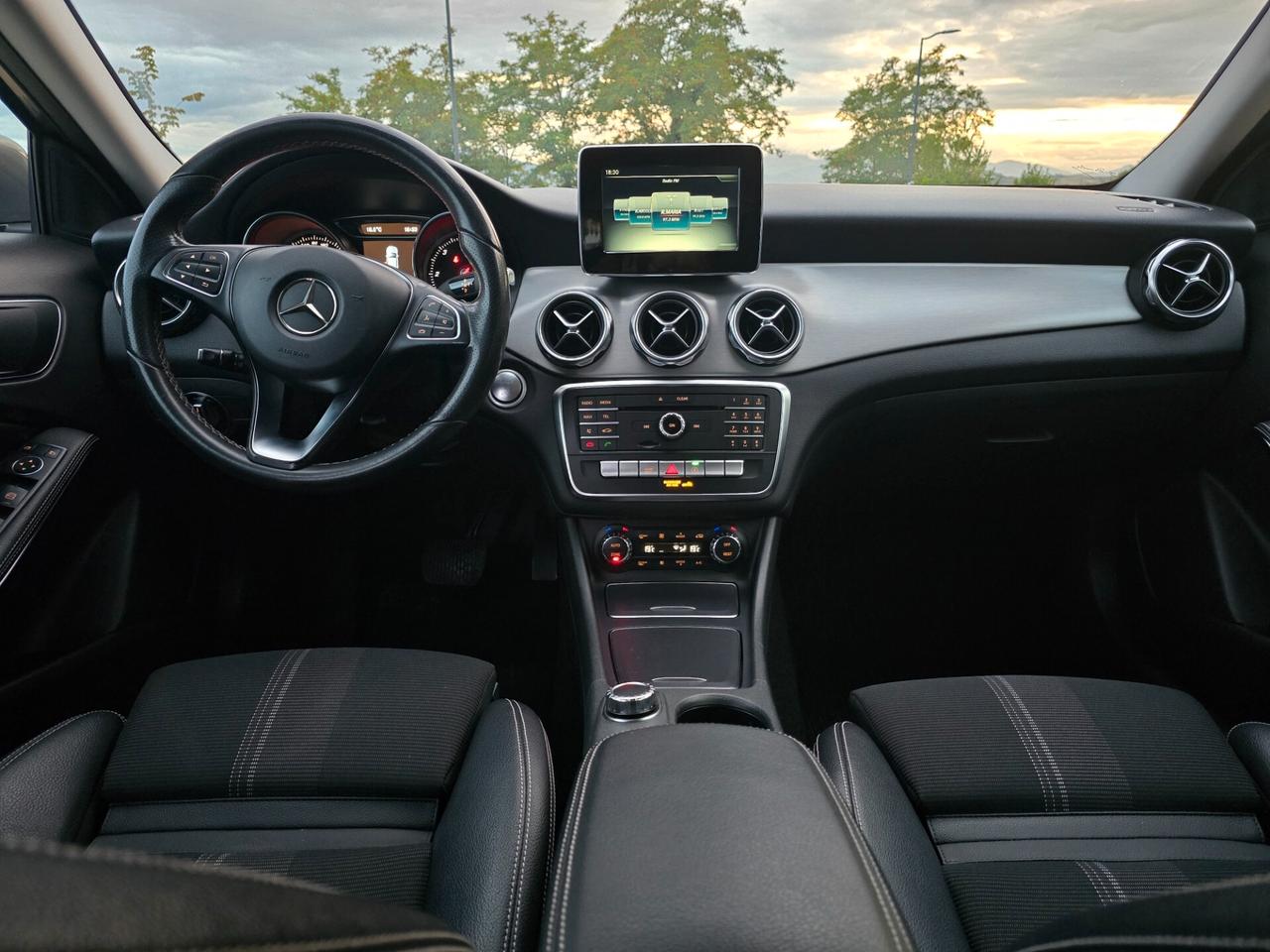 Mercedes-benz GLA 180 d Premium