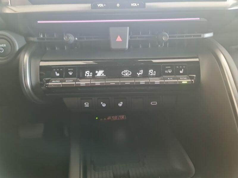 Toyota C-HR Plug-in Hybrid 220 Lounge Hero