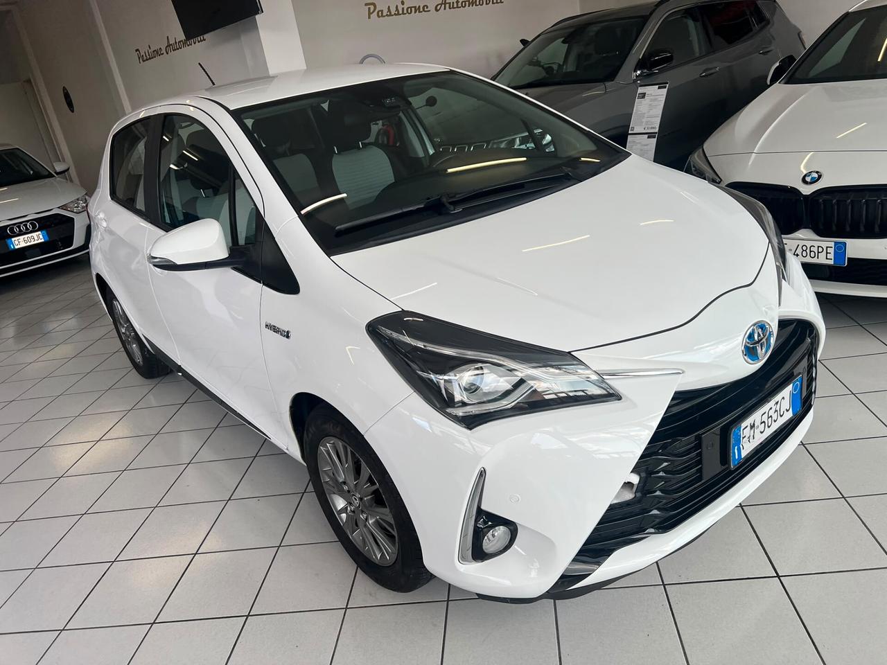 Toyota Yaris III 5p 1.5h Cool + GARANZIA 60 MESI