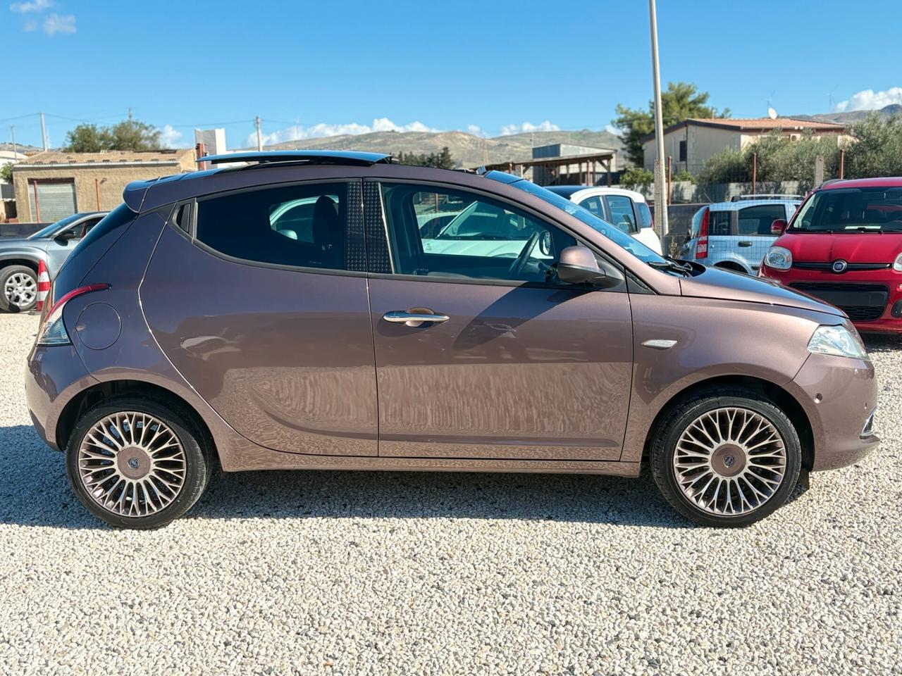 Lancia Ypsilon 1.2 69 CV 5 porte Platinum TETTO APRIBILE