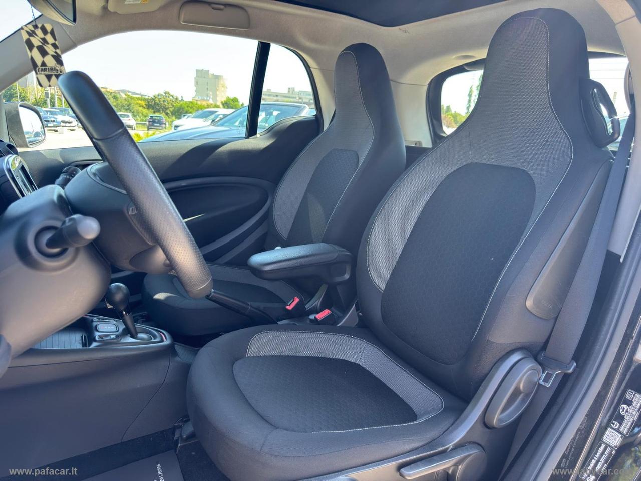 SMART fortwo EQ Parisblue