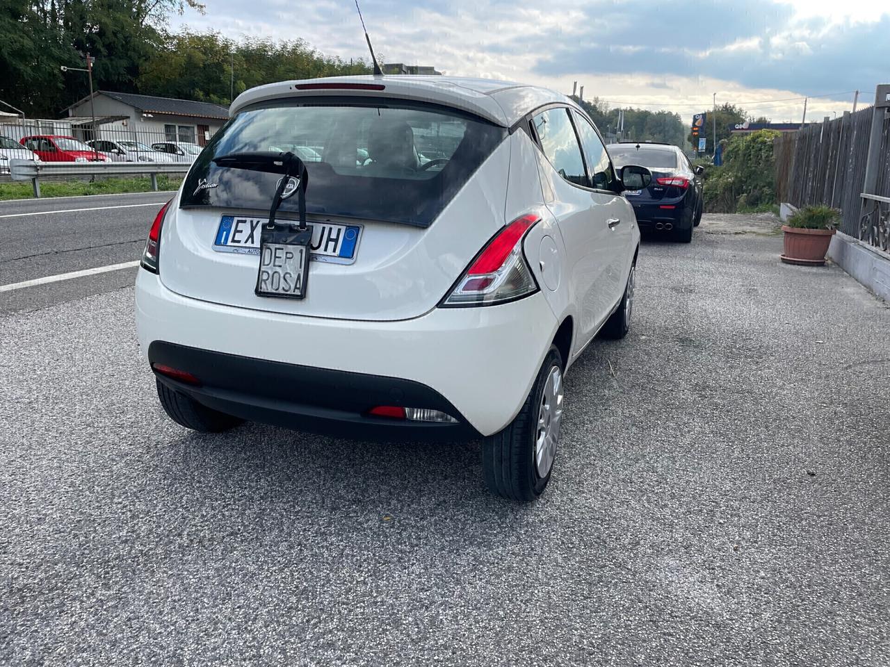 Lancia Ypsilon 0.9 TwinAir 85 CV 5 porte Metano Ecochic Gold