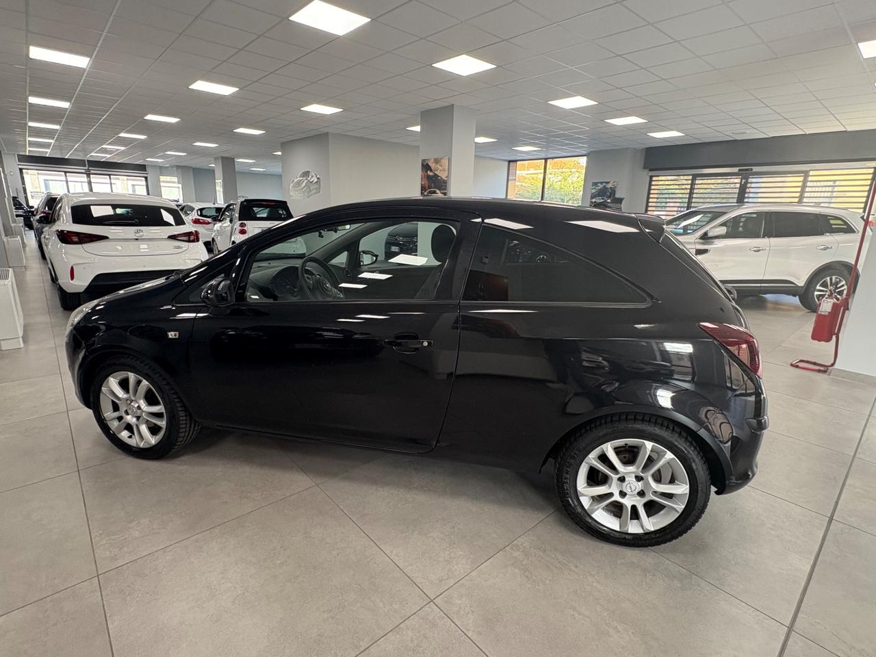 Opel Corsa 1.4 B 100cv 2010 km128000 neopatentati