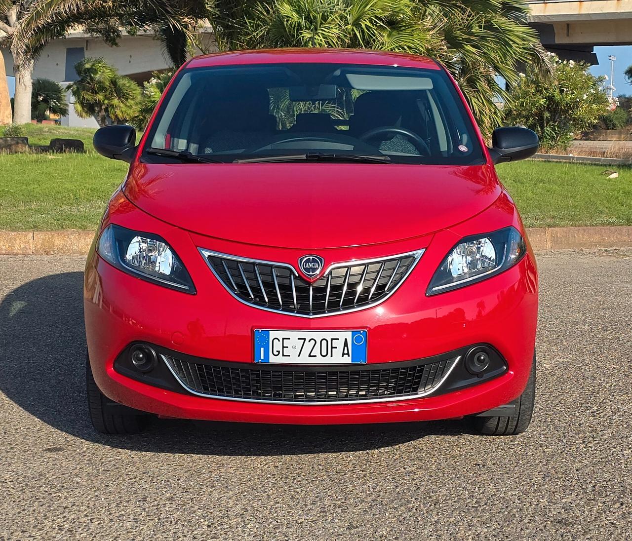 Lancia Ypsilon 1.0 FireFly 5 porte S&S Hybrid Ecochic Silver