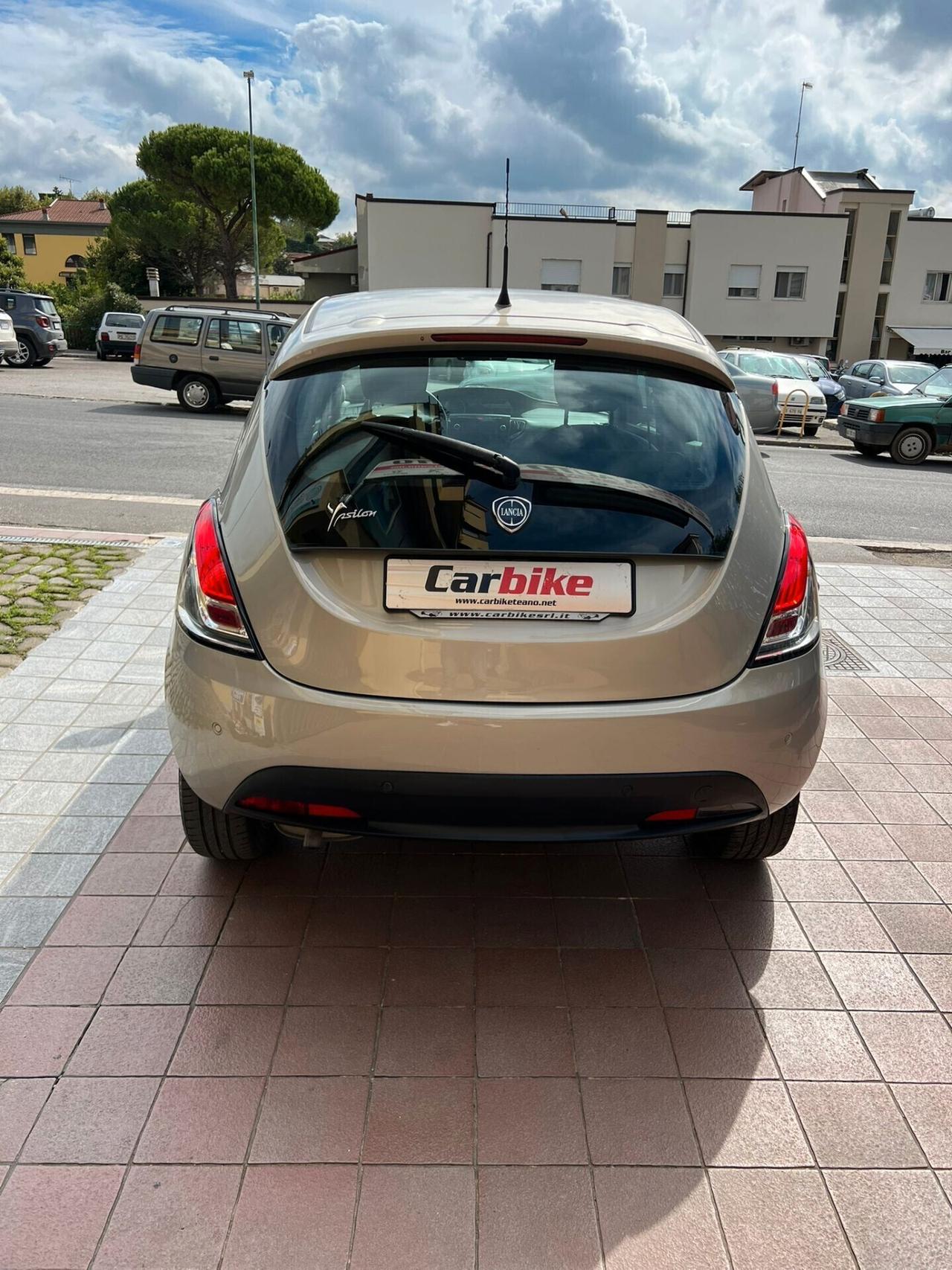 Lancia Ypsilon 1.2 69 CV 5 porte GPL Ecochic Silver