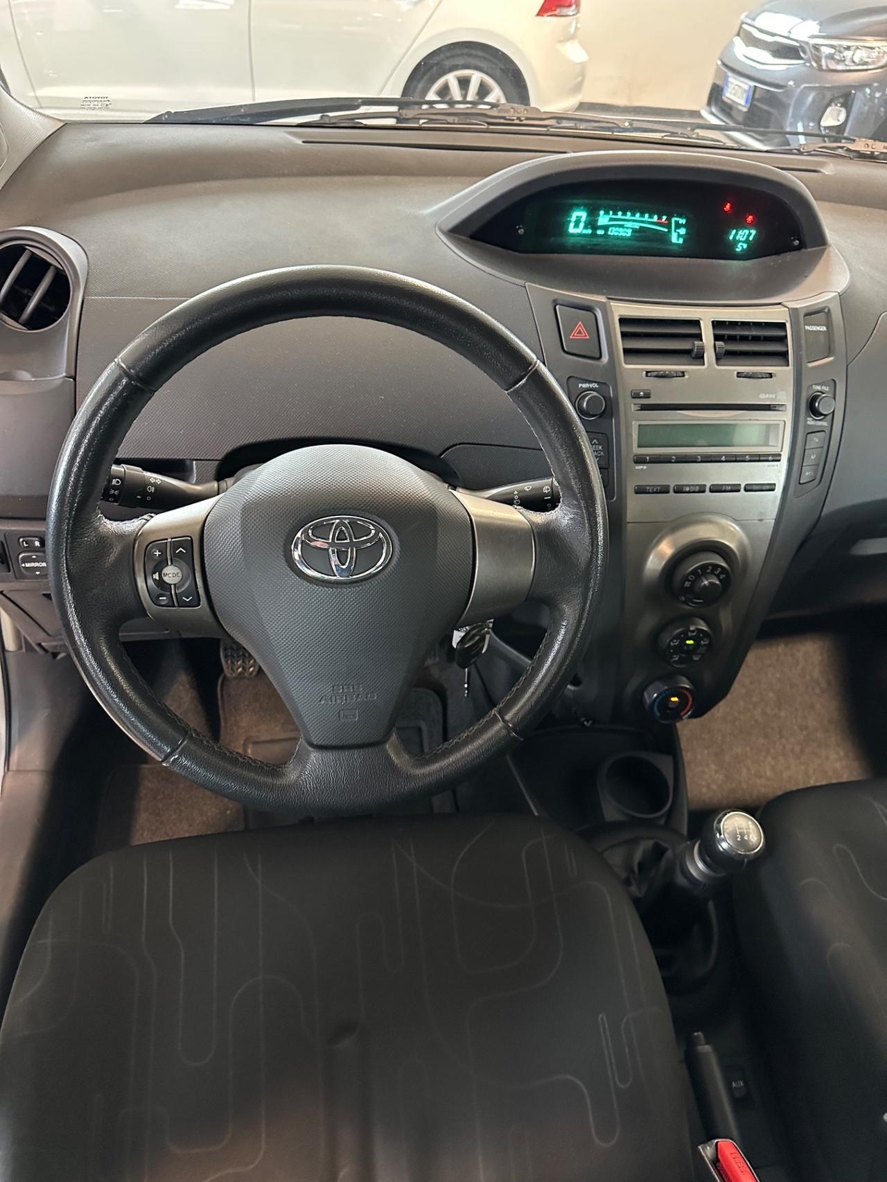 Toyota Yaris 1.0 5 porte Luxury pack
