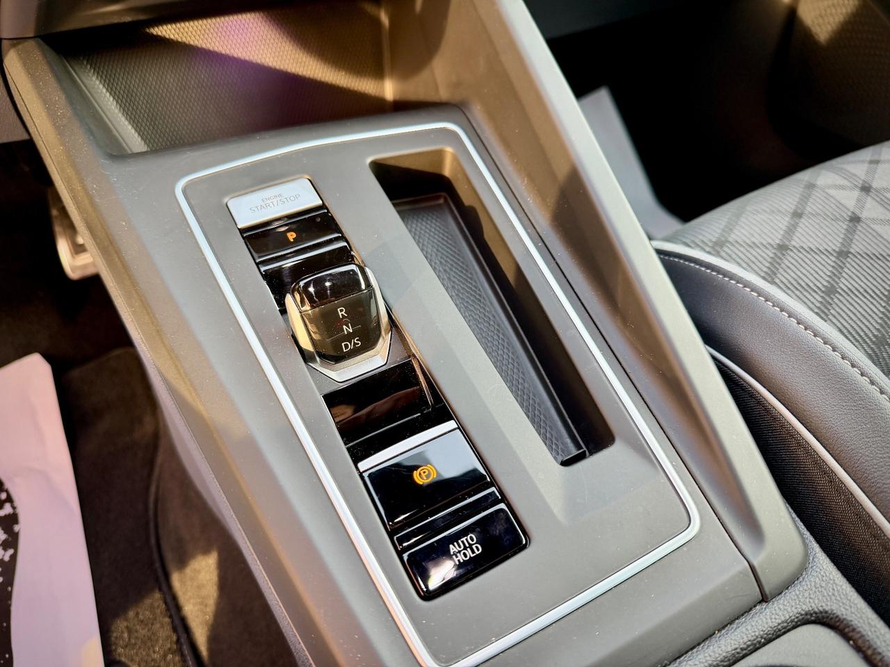 Volkswagen Golf 8 2.0 TSI DSG 4Motion R-Line