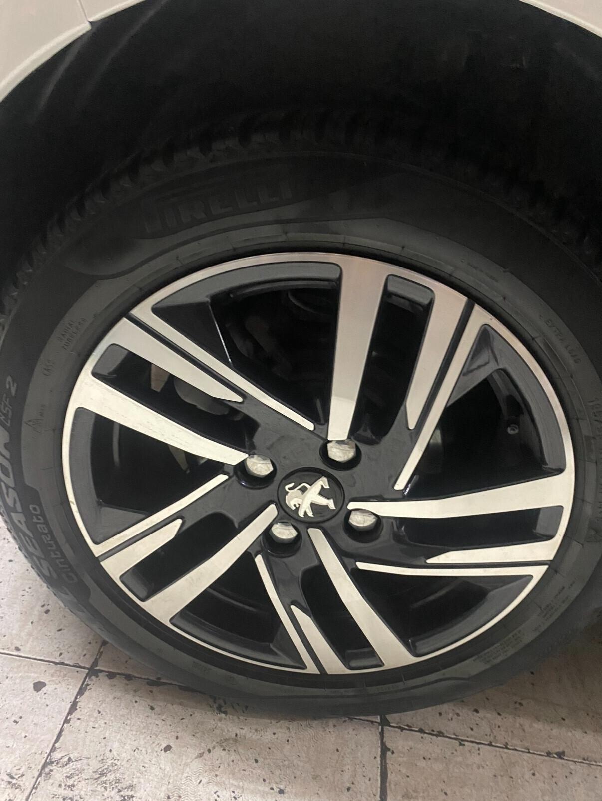 Peugeot 208 PureTech 100 Stop&Start EAT8 5 porte Allure