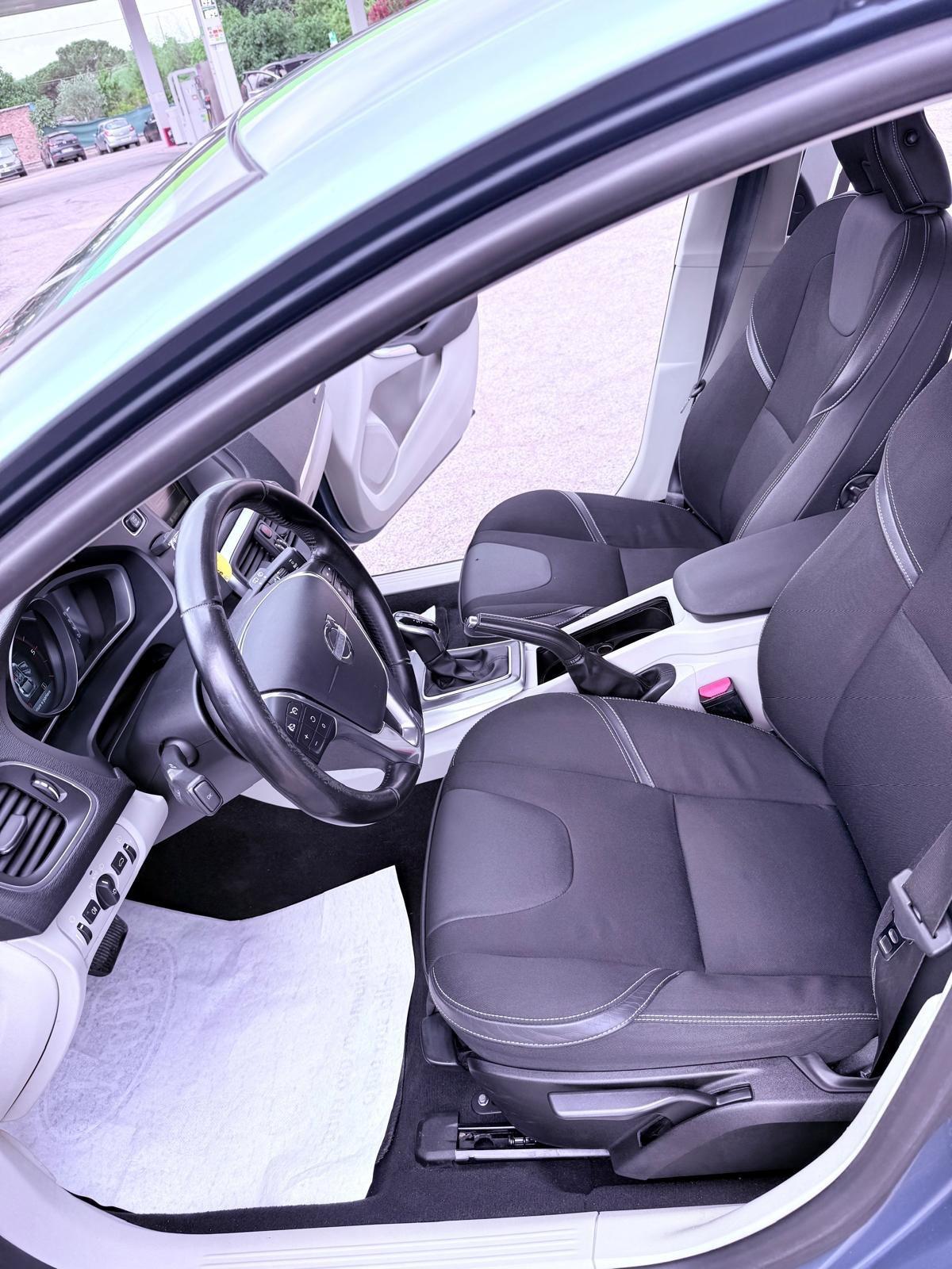 Volvo V40 D2 1.6 Powershift Summum