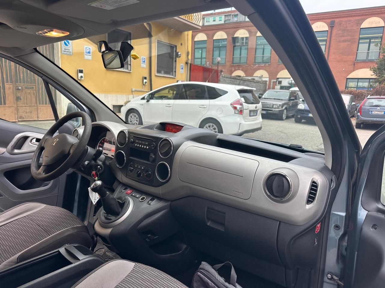 Peugeot Partner 7 posti 1.6 gpl della casa euro 5