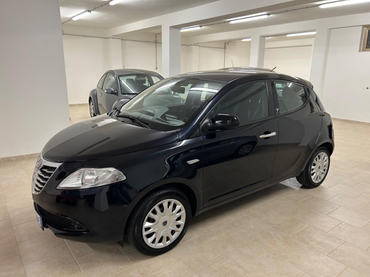 Lancia Ypsilon 1.2 69 CV 5 porte Silver