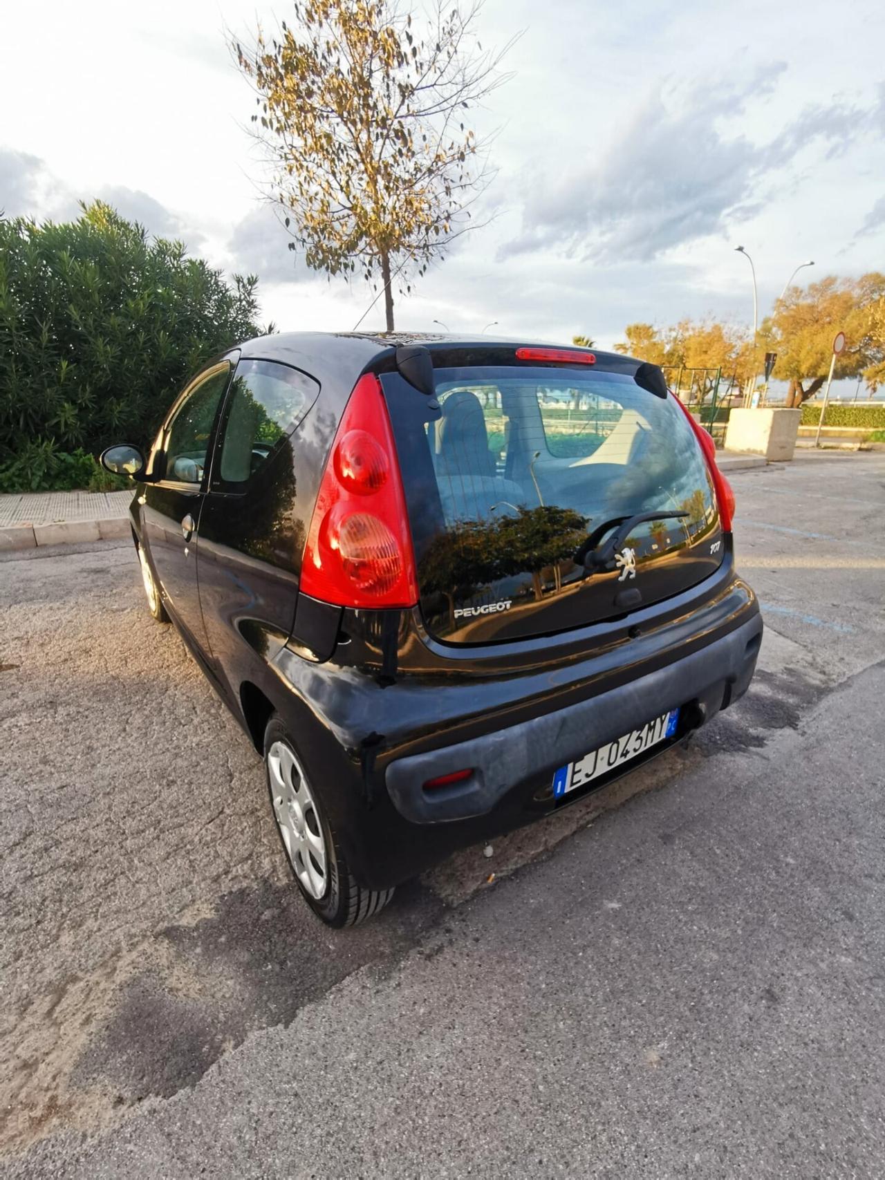 Peugeot 107 1.0 68CV 3p. Plaisir - 2011
