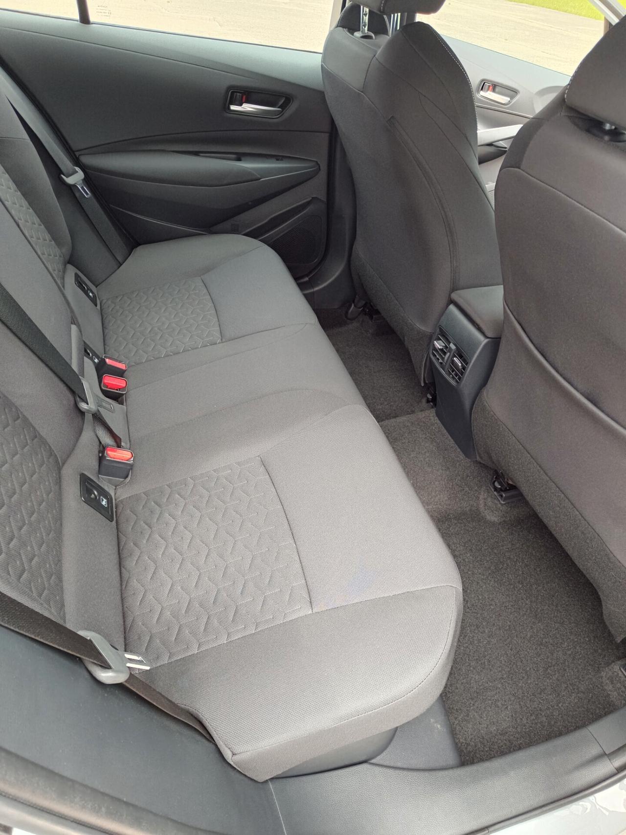 Toyota Corolla Touring Sports 1.8 Hybrid Business Tech