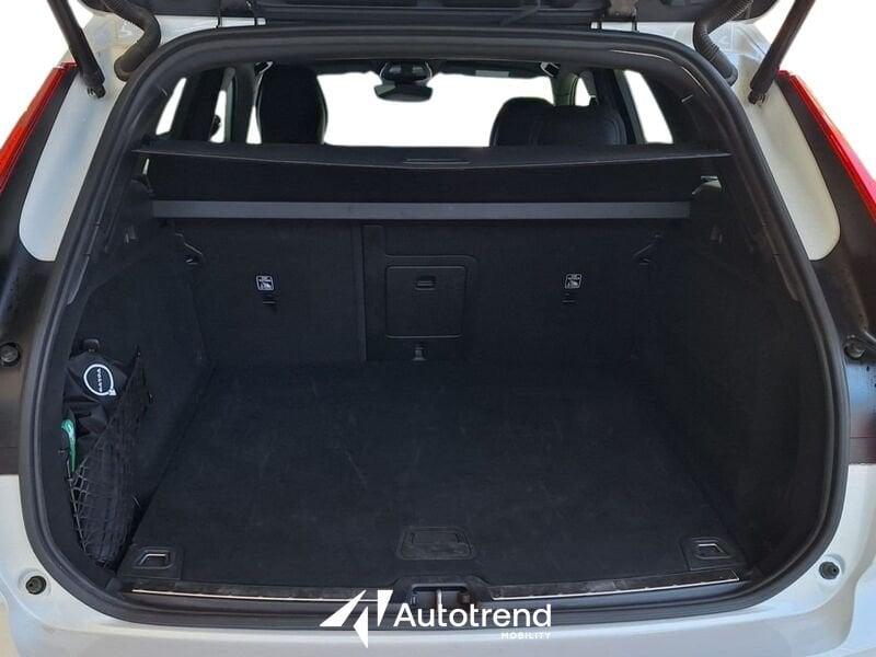 Volvo XC60 B5 250+14 CV AWD Automatica Mild Hybrid Plus Dark