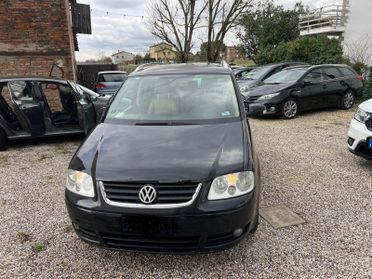 Volkswagen Touran 1.6 16V FSI Highline