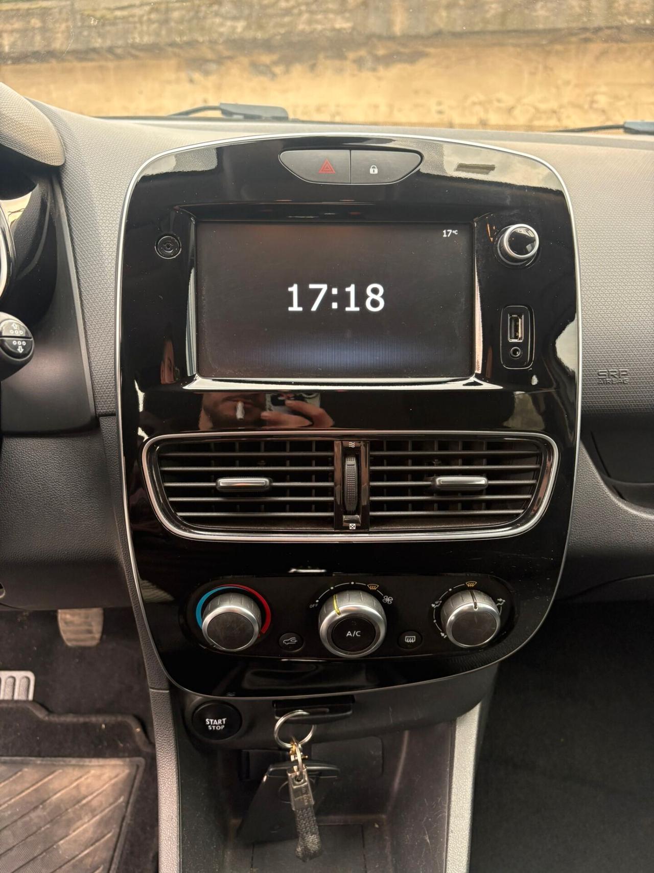 Renault Clio TCe 12V 75 CV 5 porte Moschino Life