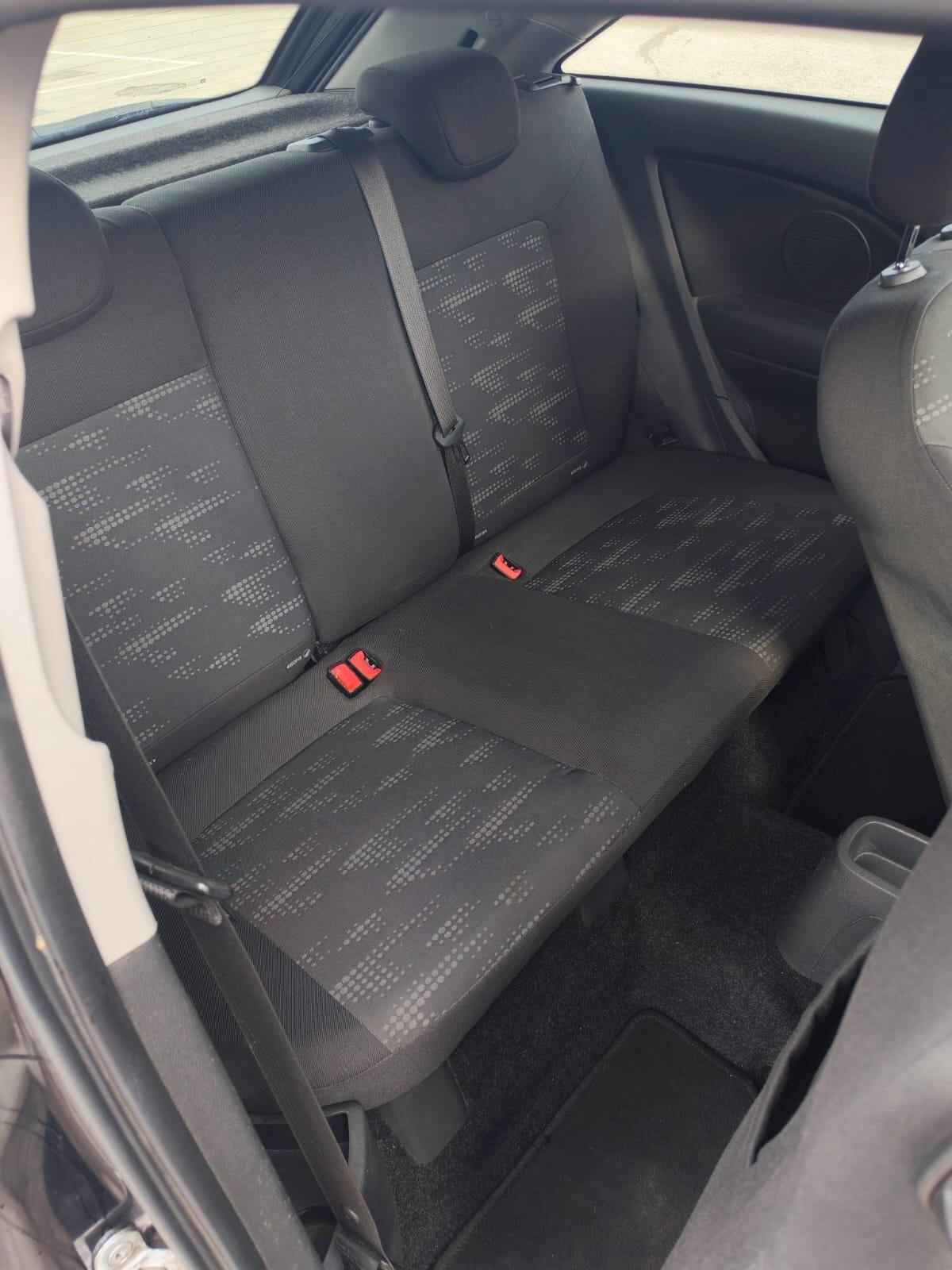 Opel Corsa 1.2 3 porte b-color