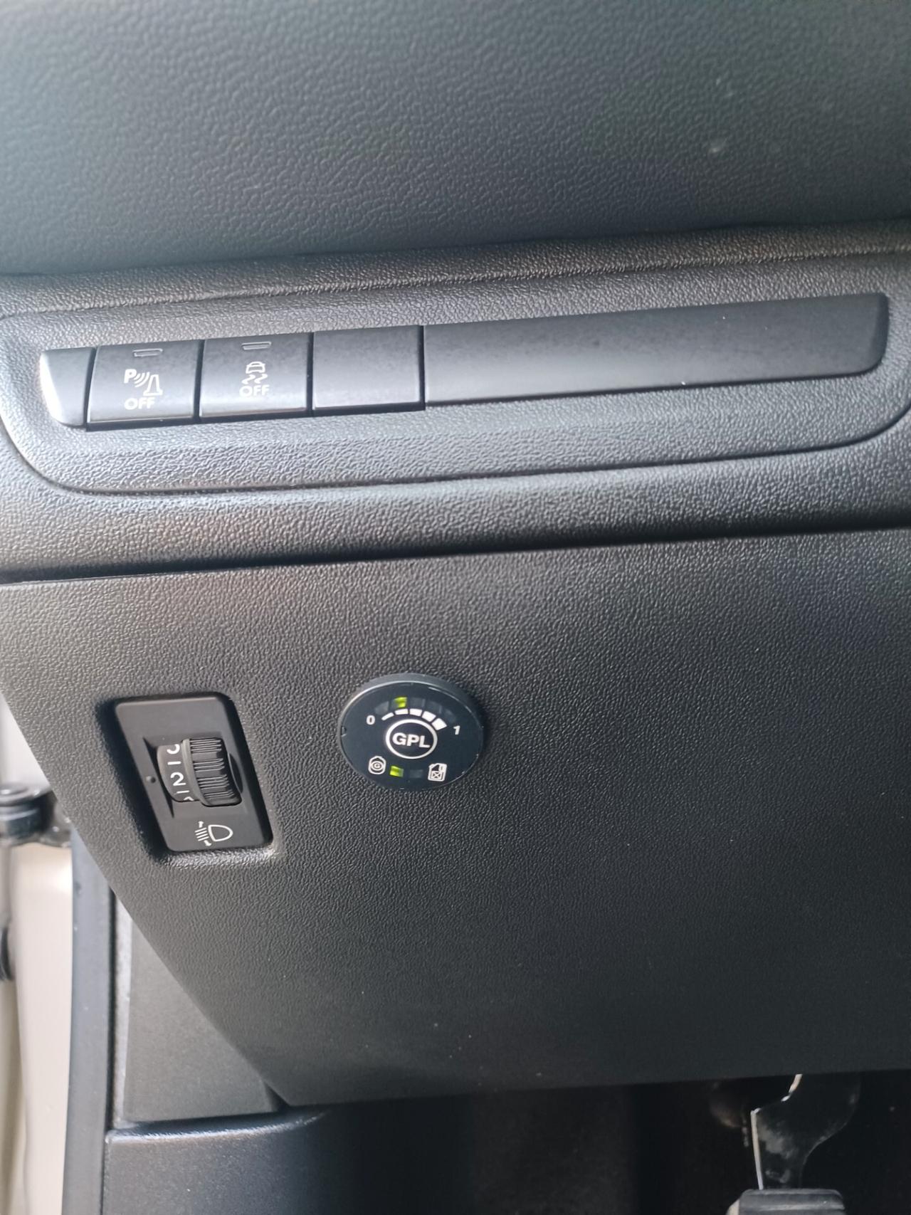 Peugeot 208 1.2 5 PORTE GPL ANNO 2016