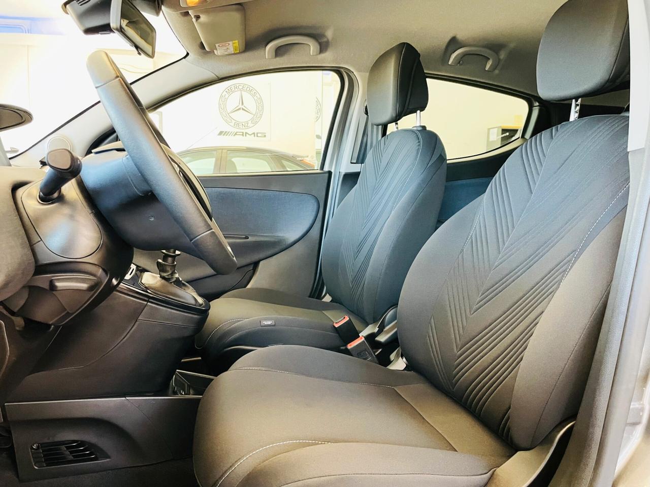 Lancia Ypsilon 1.0 Hybrid Ecochic Silver