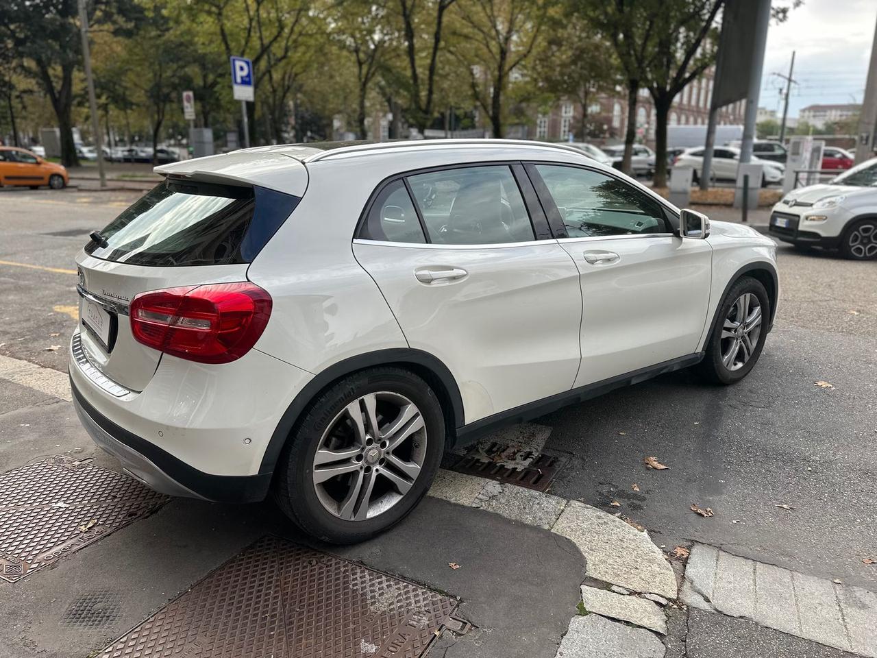 Mercedes-Benz GLA 200 Sport GLA 200 D