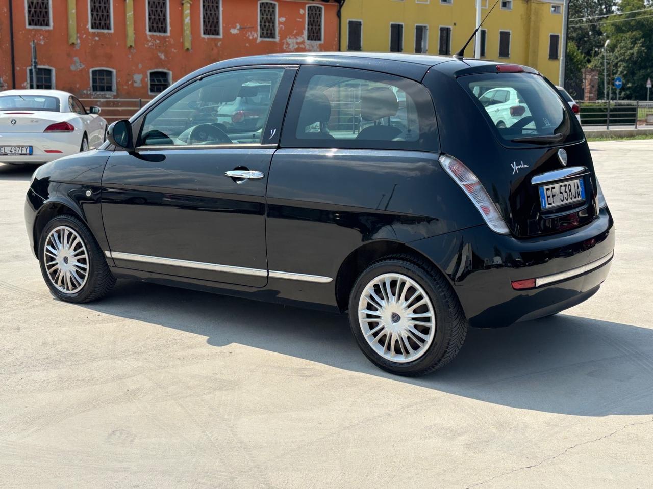Lancia Ypsilon 1.3 MJT 75 CV Platino