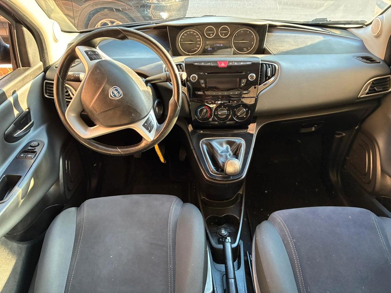 Lancia Ypsilon 1.3MJT 95CV 5p garantita-13