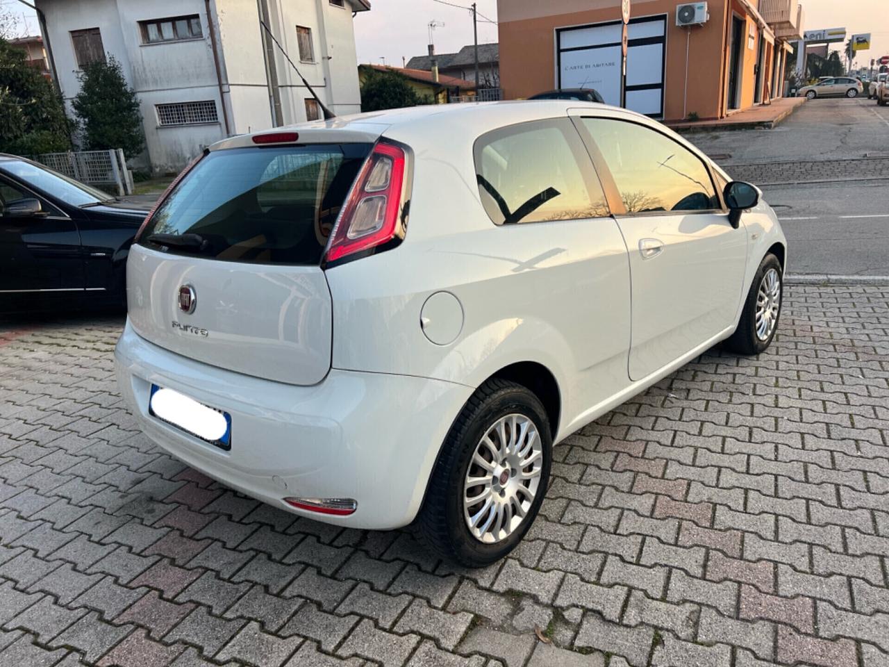 Fiat Punto 1.4 benzmetano ok Neopatentati