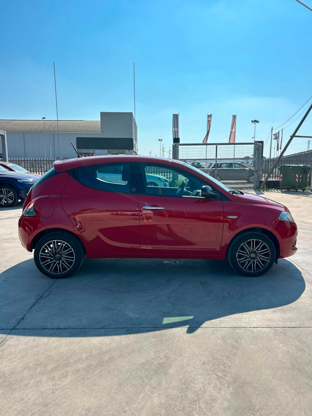 Lancia Ypsilon 1.0 FireFly 5 porte Hybrid Ecochic Gold