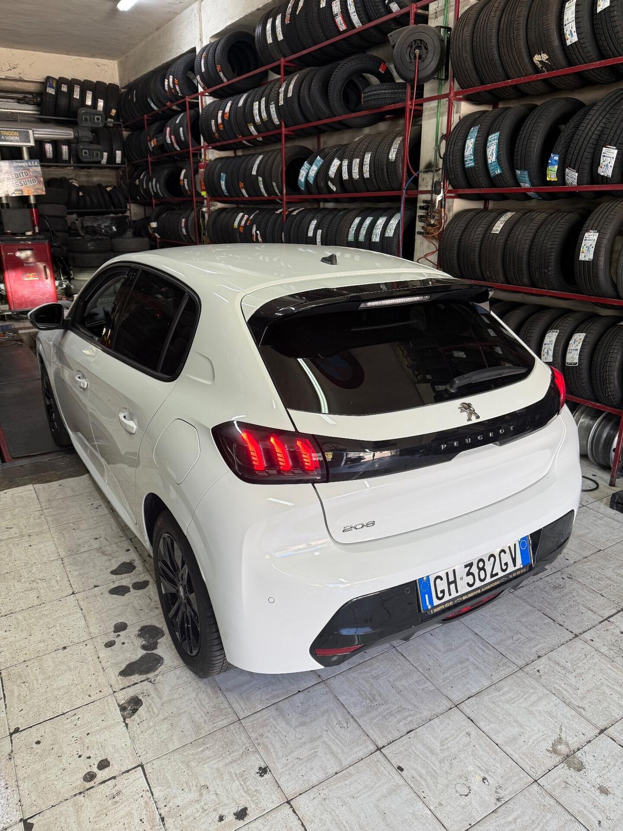 Peugeot 208 PureTech 100 Stop&Start EAT8 5 porte Allure