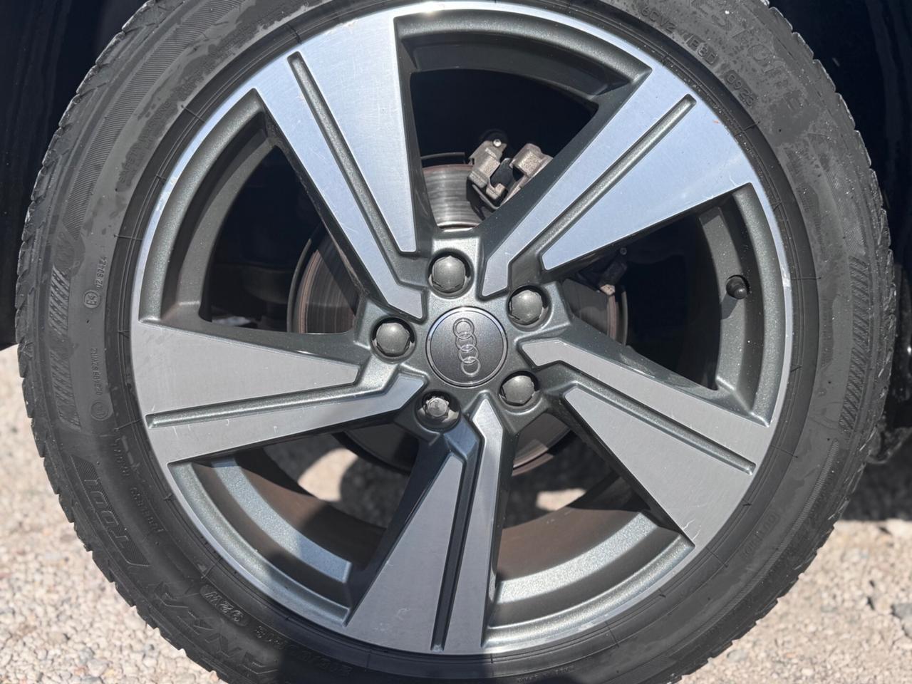 Audi Q2 30 TDI Identity Black