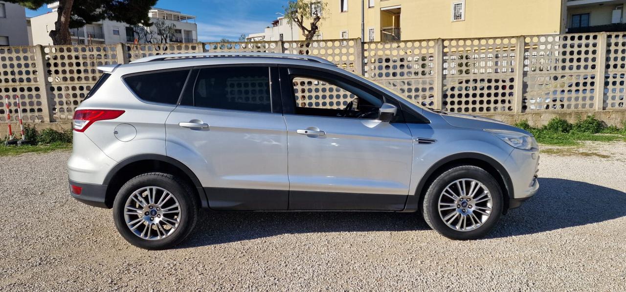 Ford Kuga 2.0 TDCI 140 CV 4WD Powershift Titanium