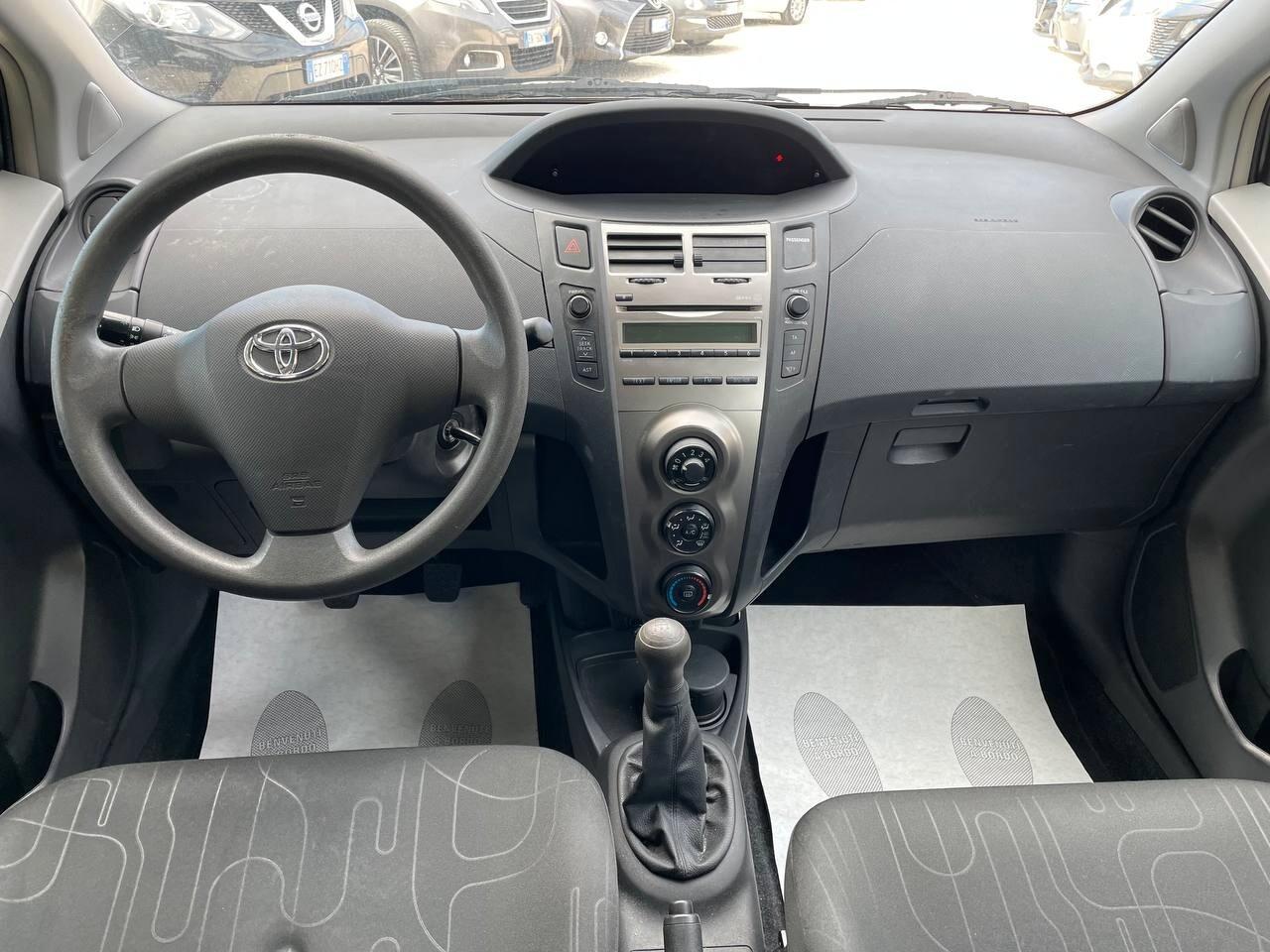 TOYOTA YARIS 1.0 B - 2009